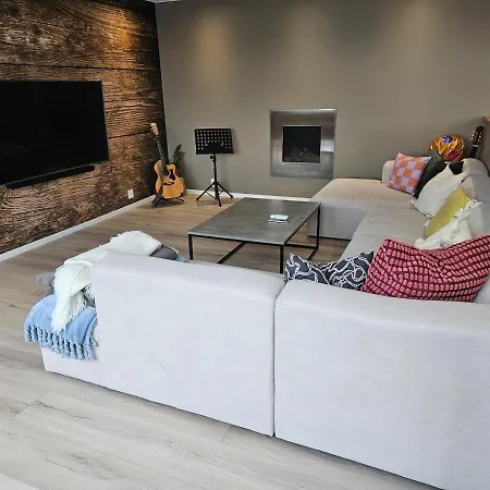 Penthouse By The And Marina, 320 M2 * Lier (Buskerud)