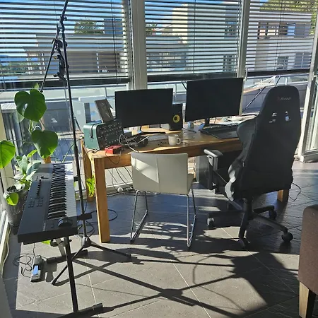 Penthouse By The And Marina, 320 M2 * Lier (Buskerud)