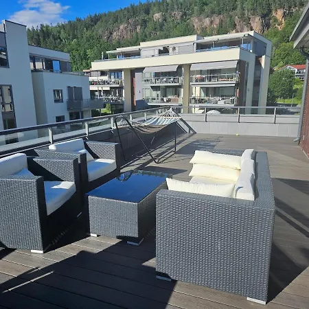 Penthouse By The And Marina, 320 M2 *