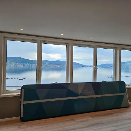Penthouse By The And Marina, 320 M2