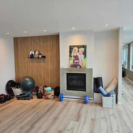 Penthouse By The And Marina, 320 M2 * Lier (Buskerud)