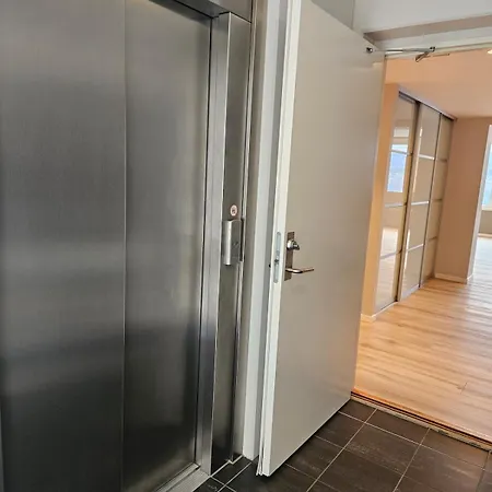 Penthouse By The And Marina, 320 M2 *