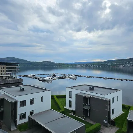 Penthouse By The And Marina, 320 M2 * Lier (Buskerud)